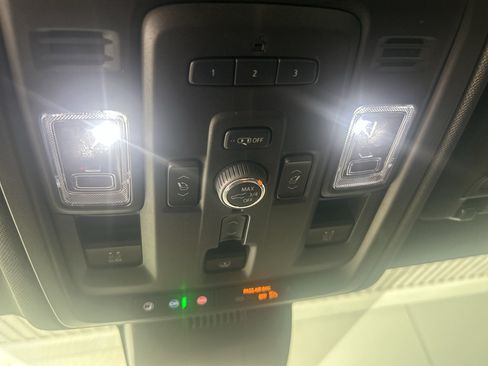 Used 2023 Chevrolet Suburban High Country AWD/4WD image 34