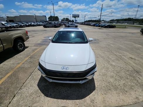 Used 2024 Hyundai Elantra SEL w/ Convenience Package FWD image 4