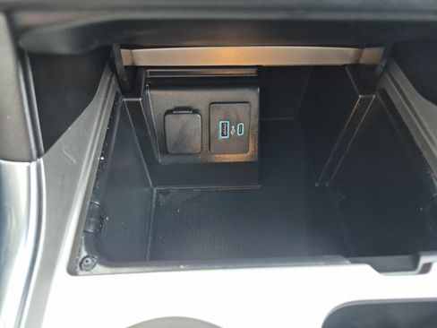 Used 2020 Ford Explorer XLT w/ Equipment Group 202A image 31