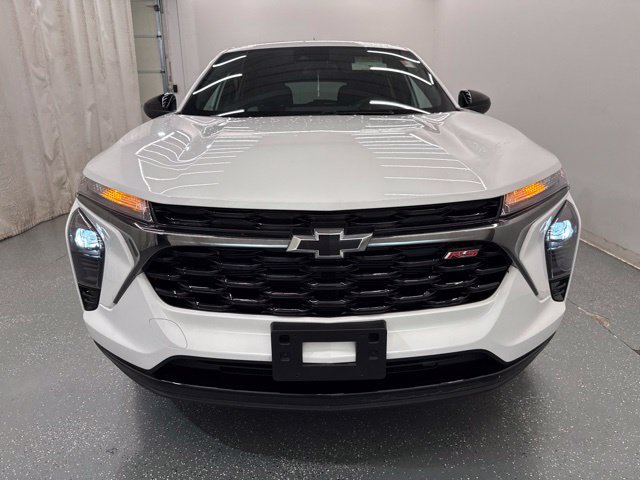 Used 2025 Chevrolet Trax RS w/ Sunroof Package FWD image 4