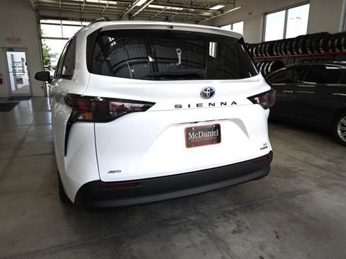 Used 2023 Toyota Sienna LE AWD/4WD image 7