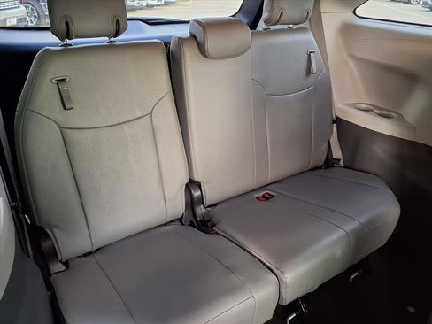 Used 2024 Toyota Sienna XLE image 21