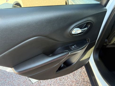 Used 2016 Jeep Cherokee Trailhawk w/ Comfort/Convenience Group image 16