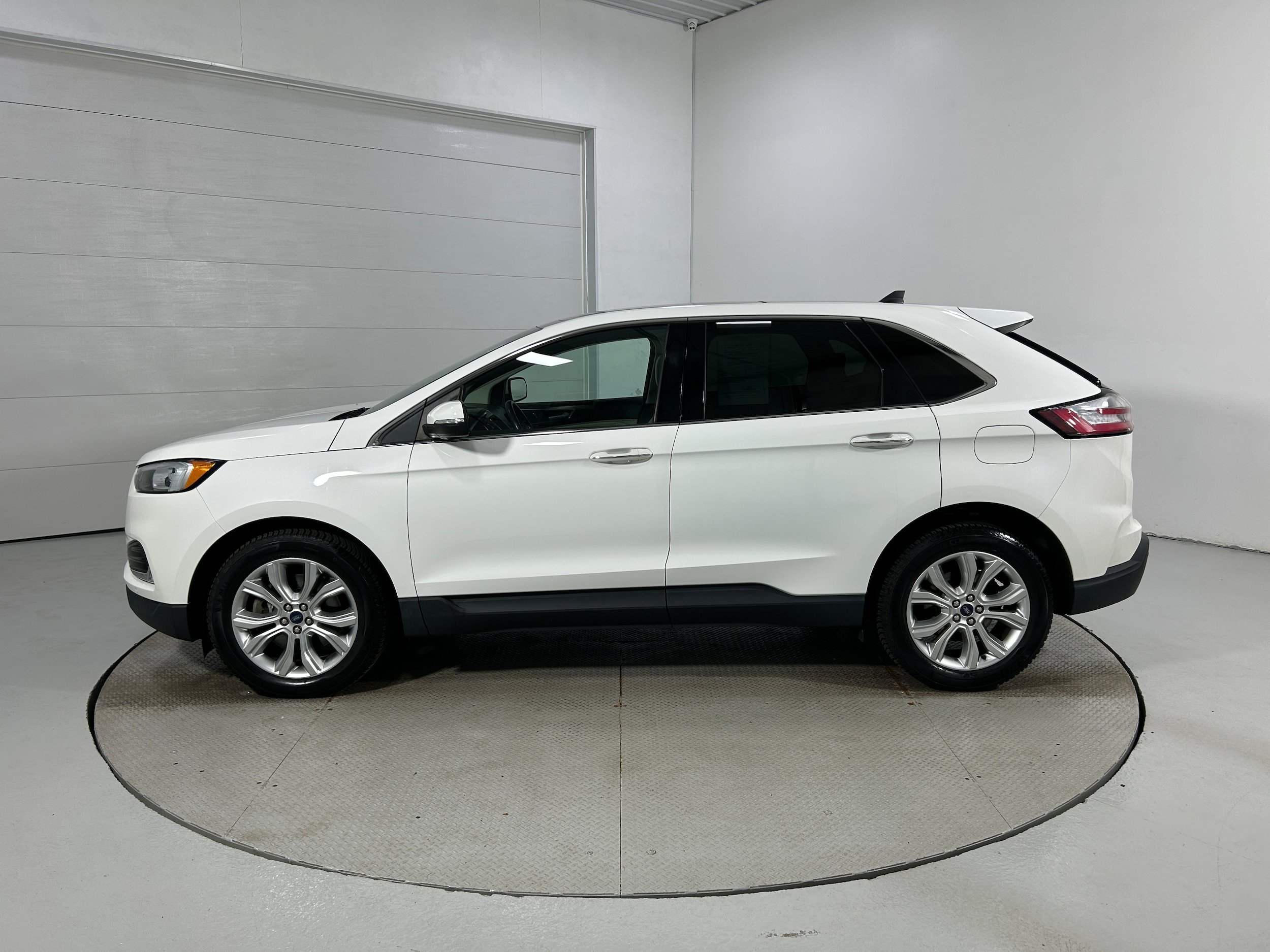 Used 2020 Ford Edge Titanium AWD/4WD image 22