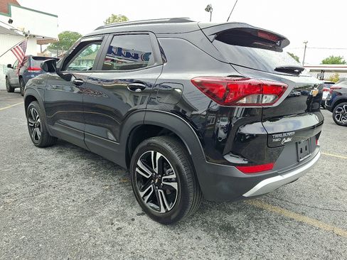 Used 2025 Chevrolet TrailBlazer LT AWD/4WD image 2