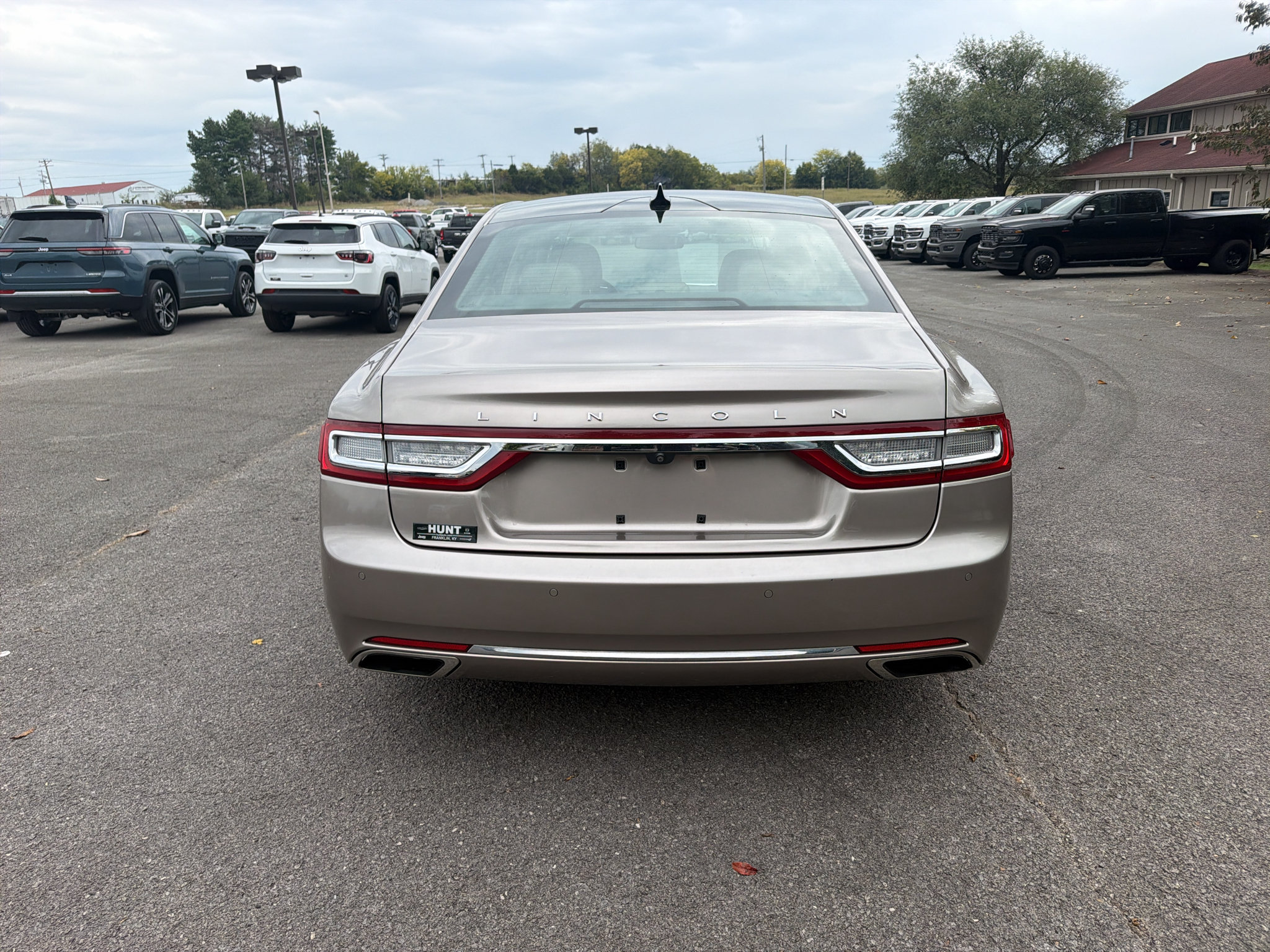 Used 2018 Lincoln Continental Select w/ Continental Climate Package FWD image 6