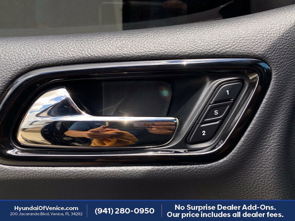 Used 2023 Dodge Durango R/T RWD image 9
