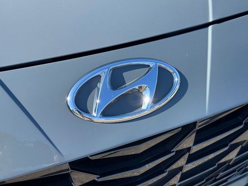 Used 2023 Hyundai Elantra Limited w/ Cargo Package image 8