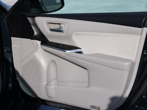 Used 2016 Toyota Camry XLE image 18