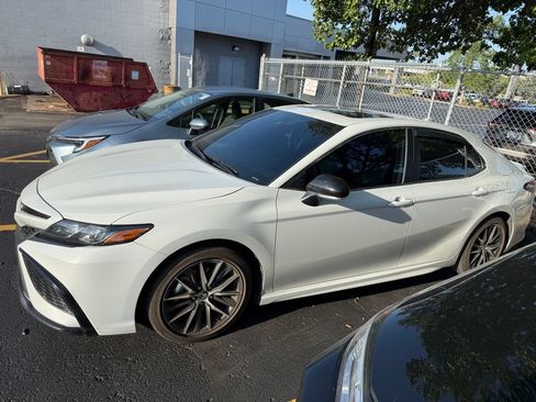 Used 2024 Toyota Camry SE w/ Convenience Package FWD image 3