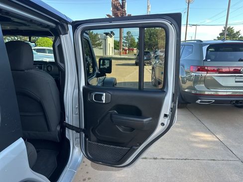 Used 2022 Jeep Wrangler Unlimited Sport AWD/4WD image 18