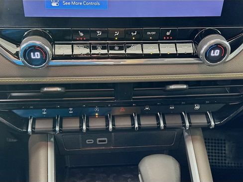 Used 2024 Chevrolet Colorado ZR2 w/ Technology Package AWD/4WD image 15