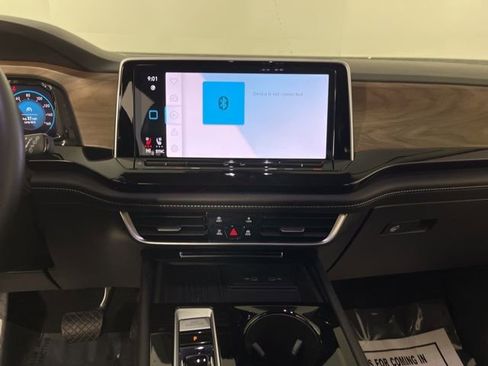 Used 2025 Volkswagen Atlas SE image 24