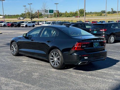Used 2022 Volvo S60 B5 Momentum w/ Premium Package image 3