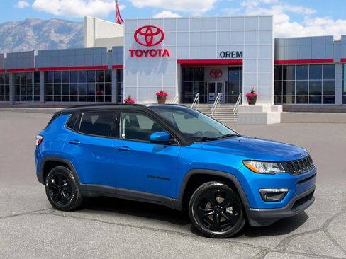 Used 2021 Jeep Compass Latitude w/ Sun and Sound Group AWD/4WD image 1