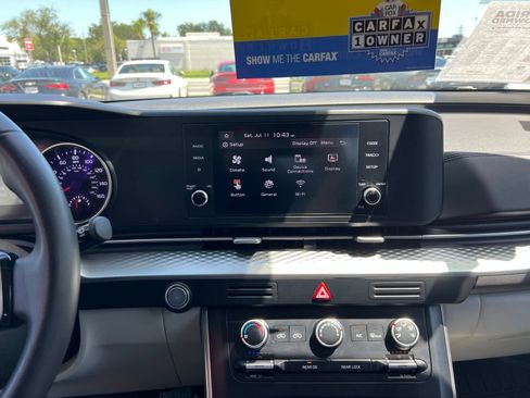 Used 2024 Kia Carnival LX FWD image 38