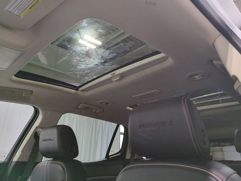 Used 2022 GMC Acadia Denali w/ Denali Ultimate Package image 19