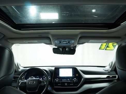 Certified 2021 Toyota Highlander Limited image 24