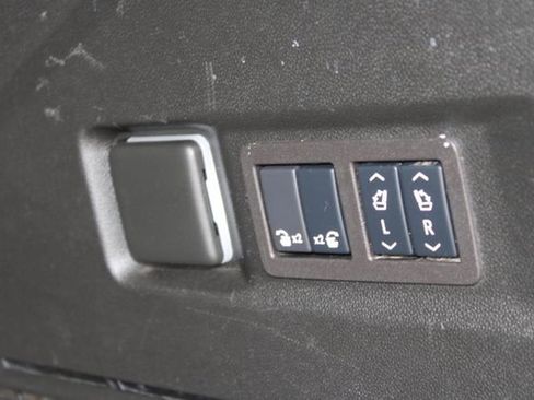 Used 2024 Chevrolet Tahoe Z71 w/ Z71 Off-Road Package AWD/4WD image 50