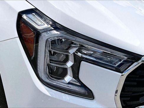 Used 2024 GMC Terrain SLE AWD/4WD image 26