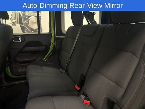 Used 2018 Jeep Wrangler Unlimited Sahara image 17