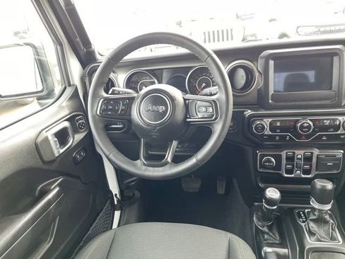 Used 2023 Jeep Gladiator Willys image 13