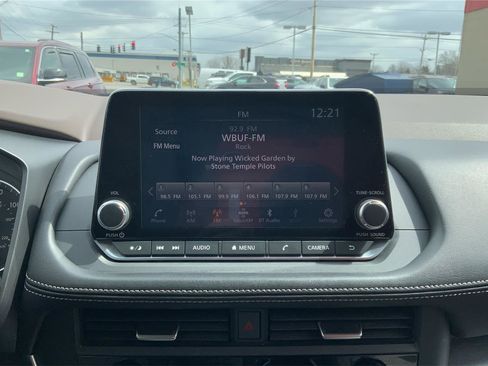 Used 2023 Nissan Rogue SV image 13