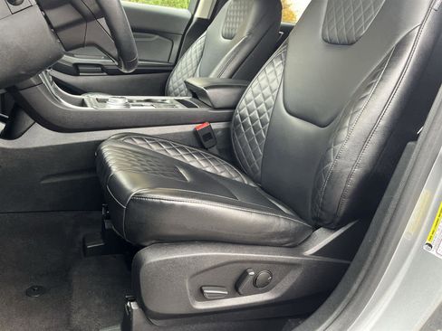 Used 2024 Ford Edge Titanium image 12