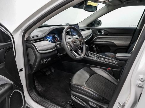 Used 2022 Jeep Compass Latitude FWD image 17