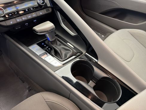 Used 2022 Hyundai Elantra SEL w/ Convenience + Premium Package image 23