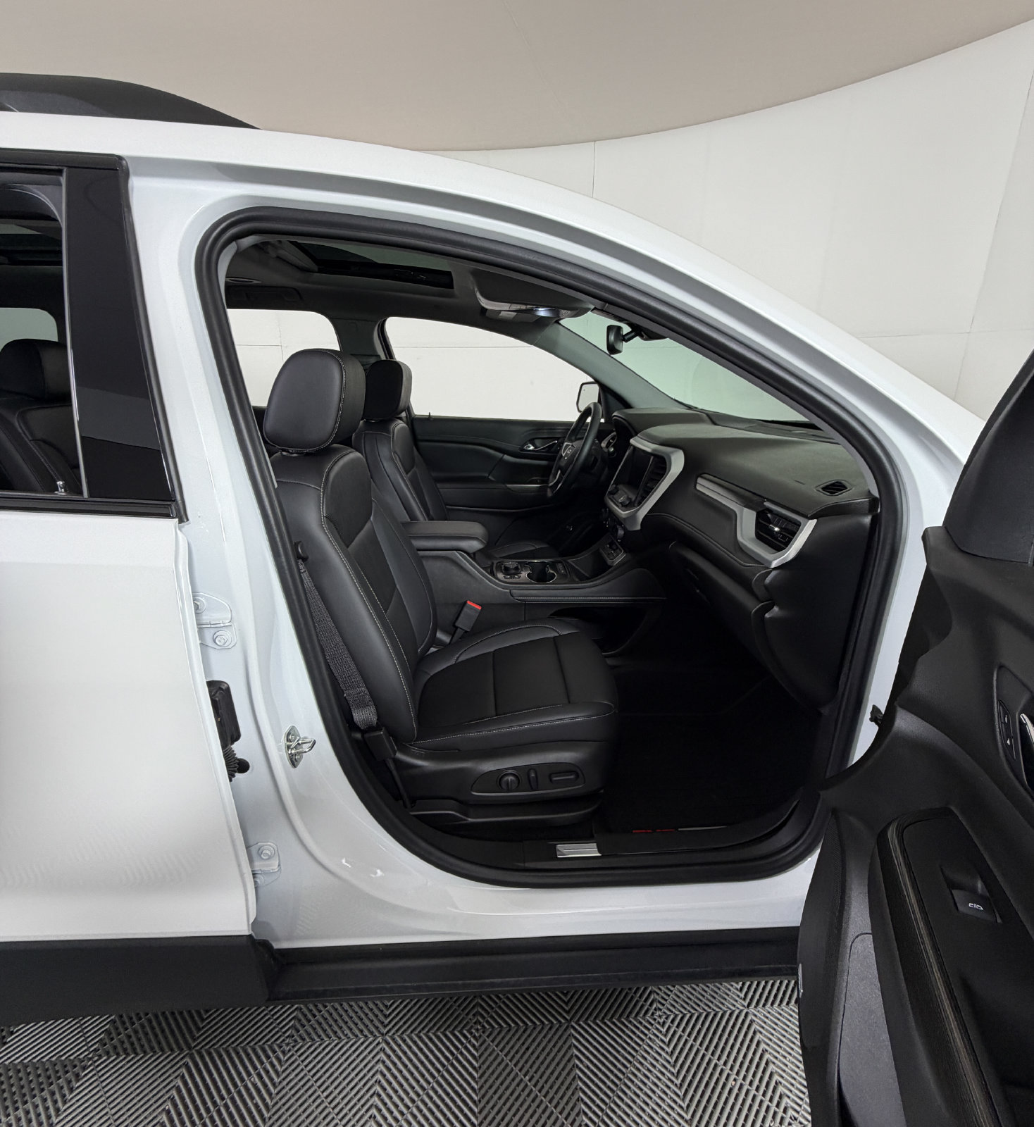 Used 2023 GMC Acadia SLT w/ Elevation Edition FWD image 5