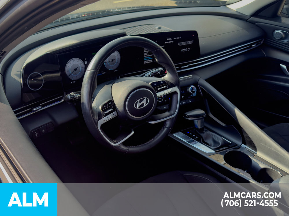 Certified 2025 Hyundai Elantra SEL FWD image 6