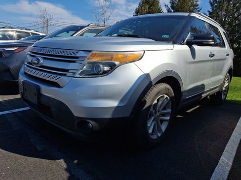 Used 2012 Ford Explorer XLT image 3