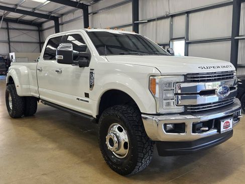Used 2018 Ford F350 Lariat w/ Lariat Ultimate Package AWD/4WD image 3