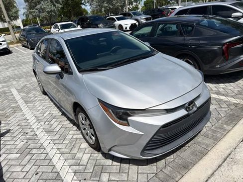 Used 2023 Toyota Corolla LE FWD image 2