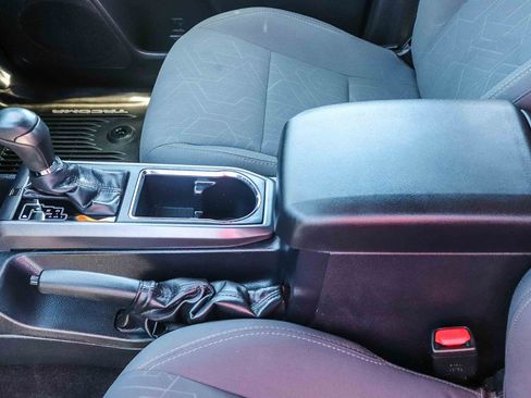 Certified 2019 Toyota Tacoma TRD Sport w/ Technology Package RWD image 23