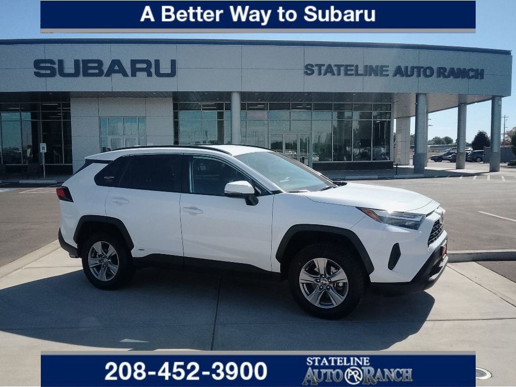 Used 2025 Toyota RAV4 XLE AWD/4WD image 1