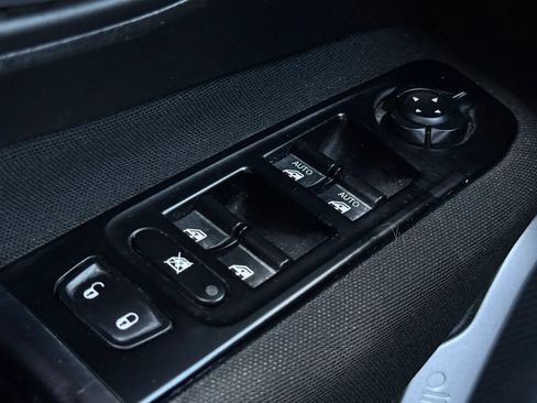 Used 2020 Jeep Renegade Latitude w/ Cold Weather Group AWD/4WD image 23