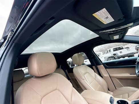 Used 2021 Porsche Cayenne Coupe image 24