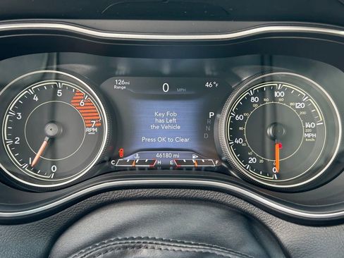 Used 2020 Jeep Cherokee Trailhawk w/ Comfort/Convenience Group AWD/4WD image 17