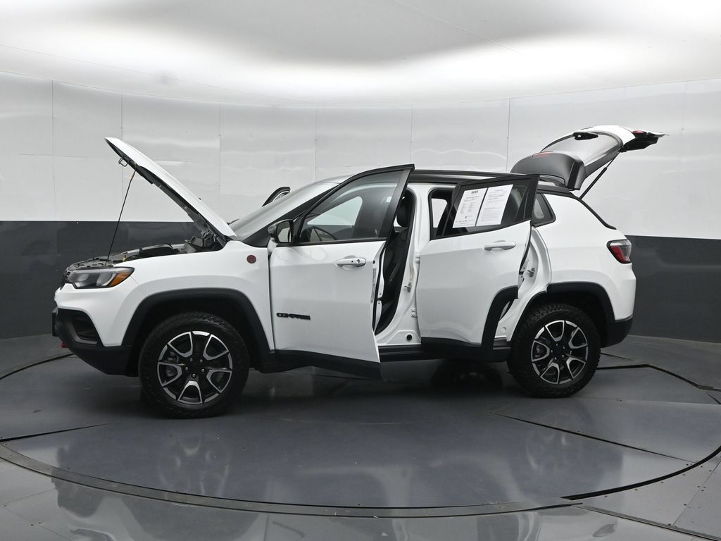 Used 2024 Jeep Compass Trailhawk AWD/4WD image 51