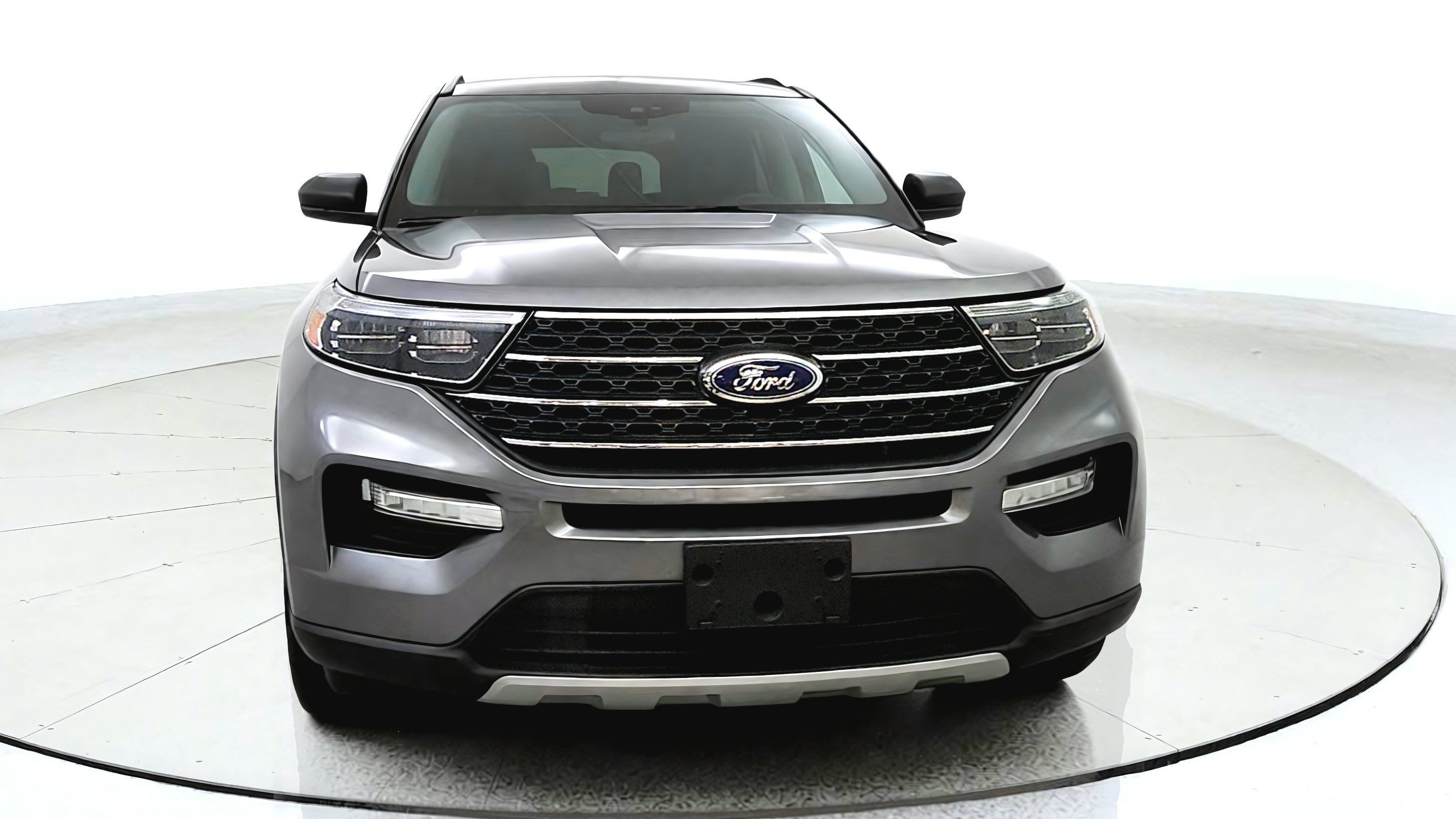 Used 2022 Ford Explorer XLT w/ Equipment Group 202A AWD/4WD image 2