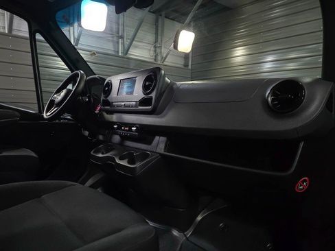 Used 2023 Mercedes-Benz Sprinter 2500 image 16