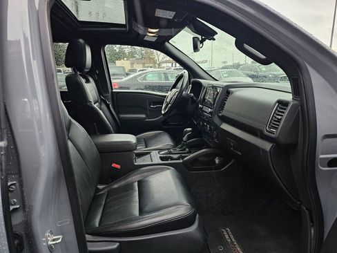 Used 2022 Nissan Frontier PRO-4X image 11