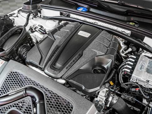 Certified 2022 Porsche Macan S w/ Premium Package Plus image 13