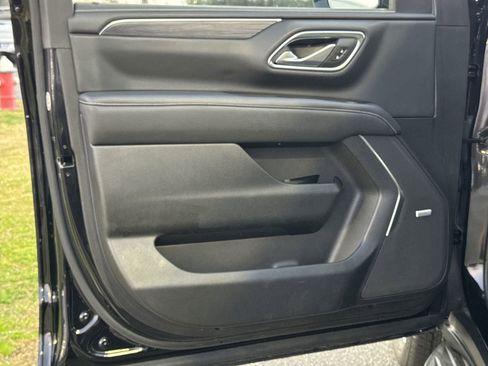 Used 2022 GMC Yukon XL SLT w/ SLT Premium Package image 14