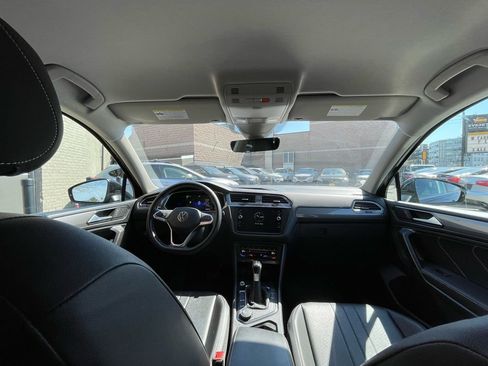 Used 2022 Volkswagen Tiguan SE AWD/4WD image 18