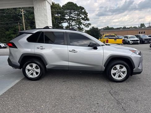 Used 2021 Toyota RAV4 LE AWD/4WD image 20