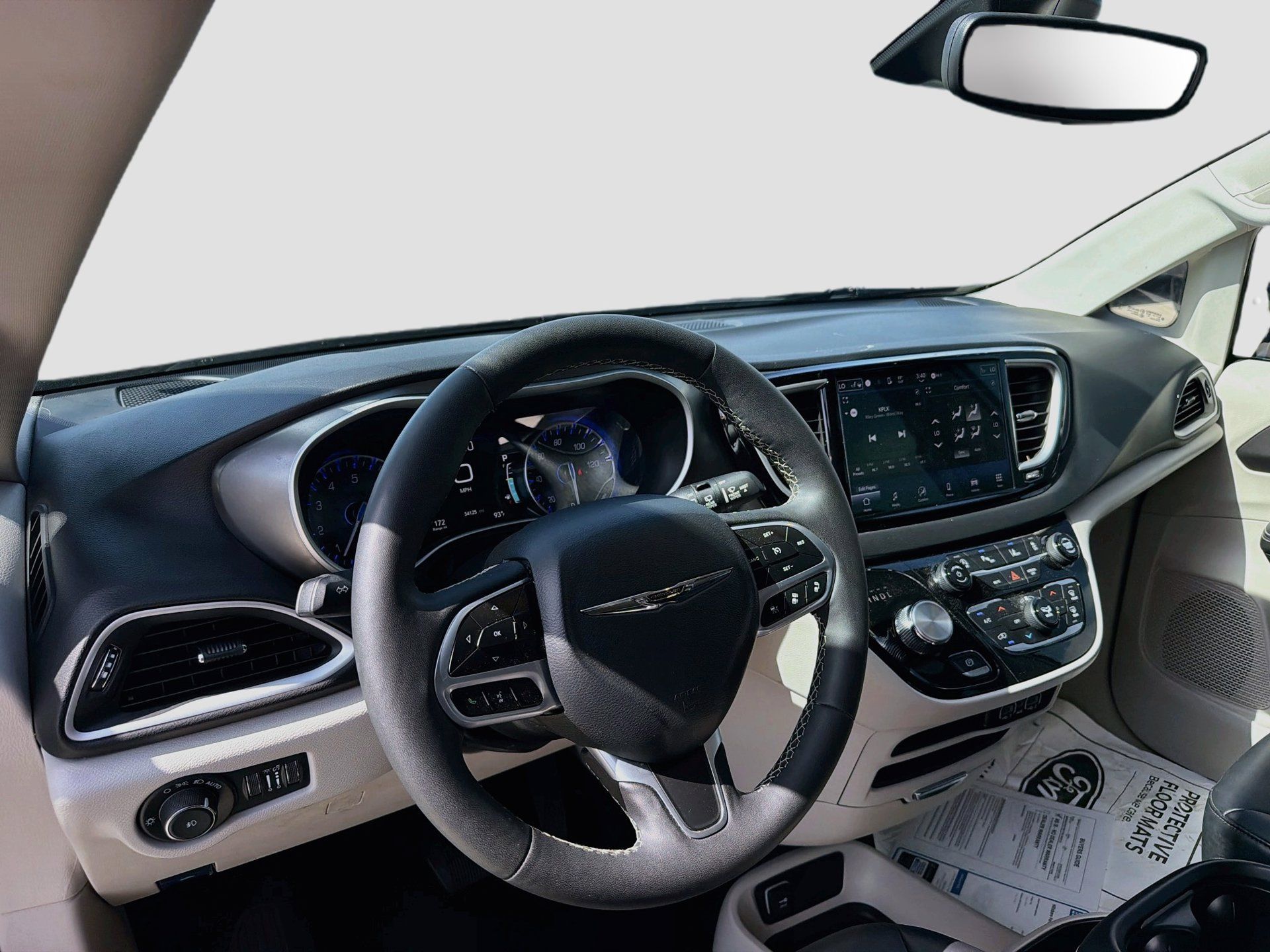 Used 2024 Chrysler Pacifica Touring-L FWD image 10