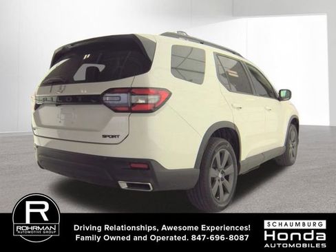 Used 2023 Honda Pilot Sport image 2